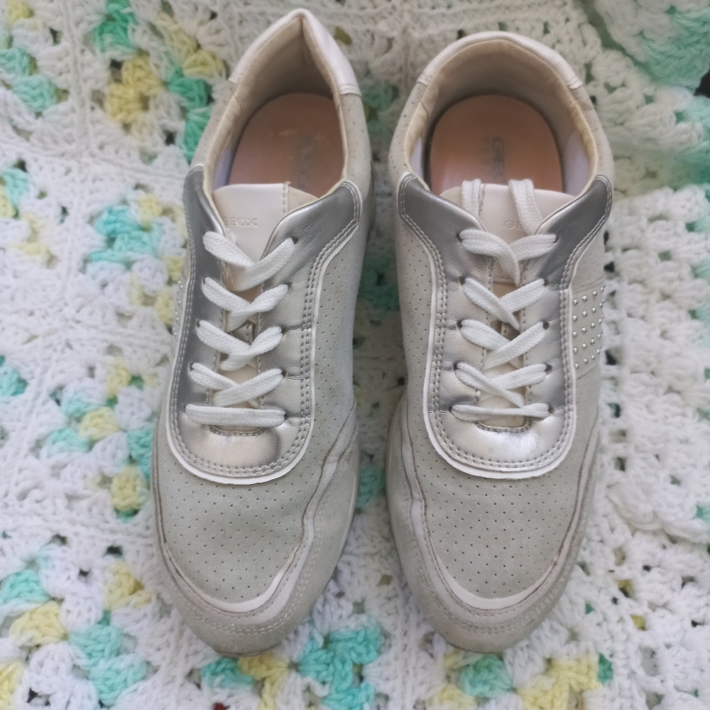 Geox Respira Women's Tabelya Suede Off White/Grey Low-Top Sneakers Size 7 US - Picture 4 of 15